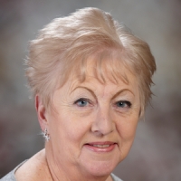 Lyn Andrews